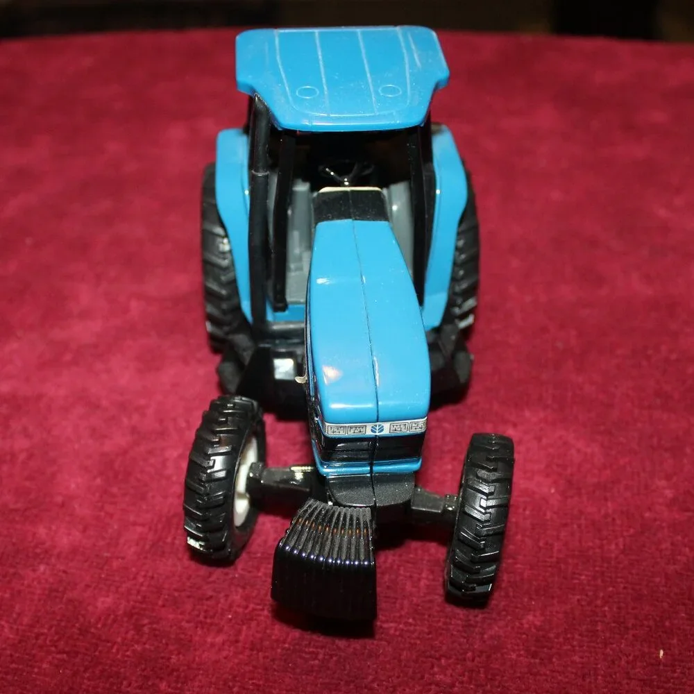 ERTL Die-cast collectible model of a New Holland 8670 tractor